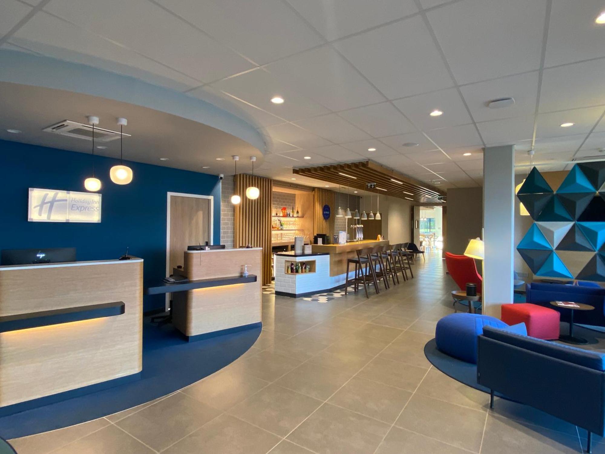 Holiday Inn Express Caen Epron By Ihg Exterior photo